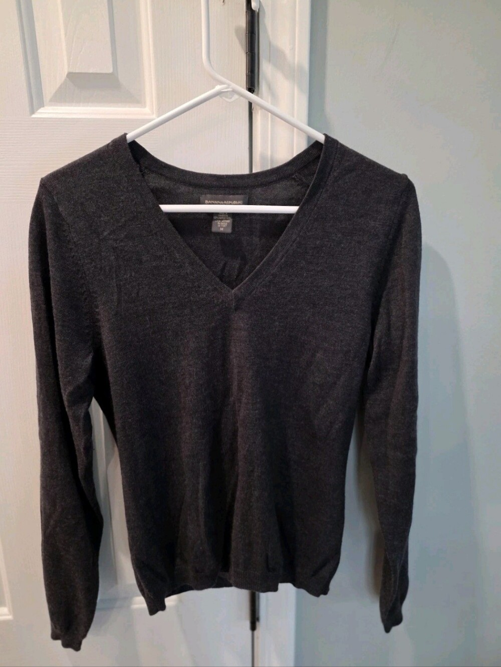 Banana Republic 100% Merino Wool V-Neck Sweater Heather Charcoal Gray Women’s M